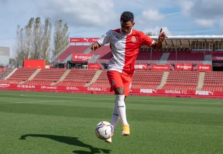 Bárcenas durante su presentación ante el Girona. Foto:@Girona