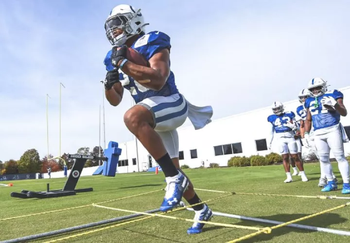 Jugadores de los Colts en los entrenamientos. Foto:@colts