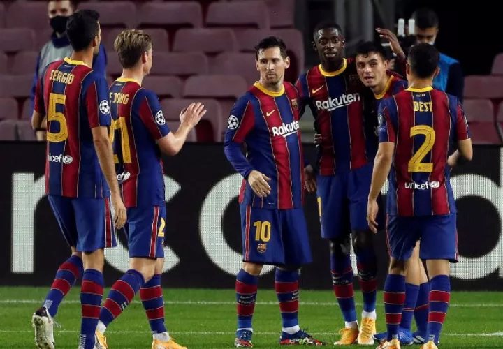 Jugadores del Barcelona celebran. Foto:EFE