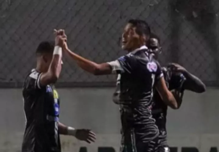 Edwin Aguilar anotó por Tauro. Foto:@LPF