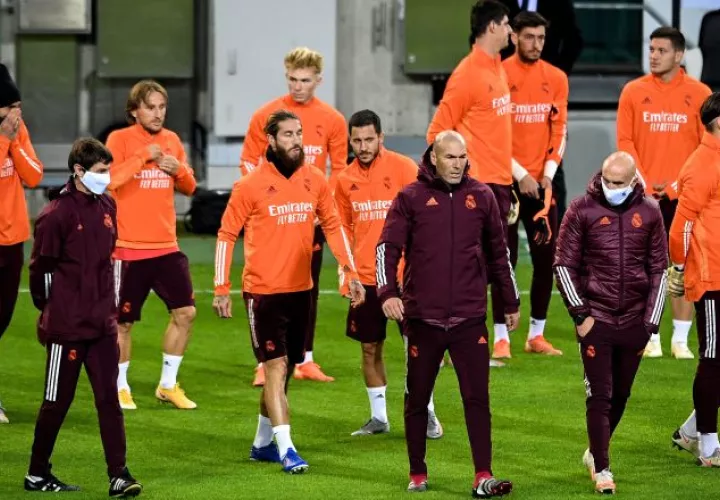 Equipo de Real Madrid en los entrenamientos. Foto:EFE