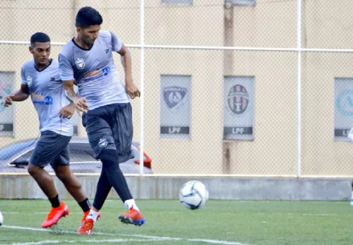 Edwin Aguilar delantero del Tauro. Foto:@TauroFC