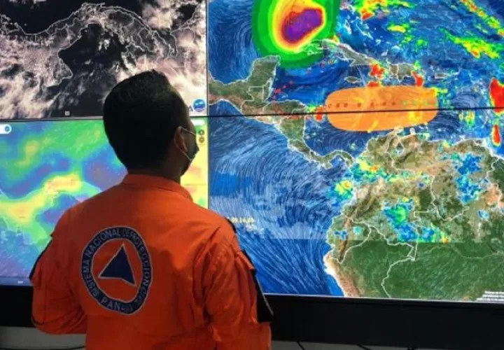 Centro de Coordinación de Emergencia da seguimiento a onda tropical #46. (Foto: Cortesía SerTv)