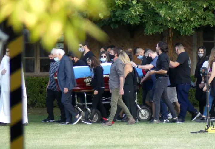 Trasladan los restos de Diego Maradona. Foto:EFE