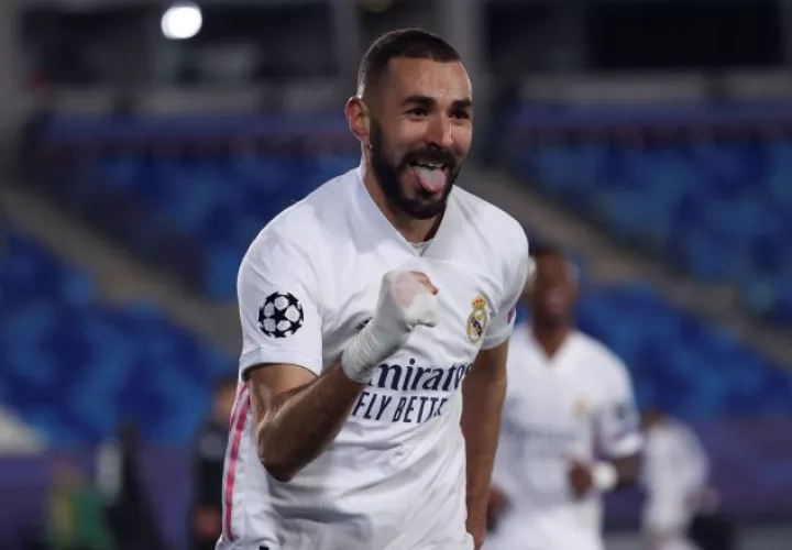 Karim Benzema fue el autor de los dos goles del Real Madrid. Foto:EFE