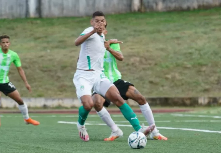Valentín Pimentel con un pique extraordinario anotó el segundo gol de Costa del Este. Foto:LPF