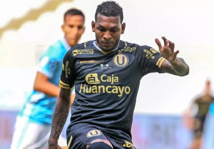 Alberto 'Negriro' Quintero (der.) festeja. Foto:@Universitario