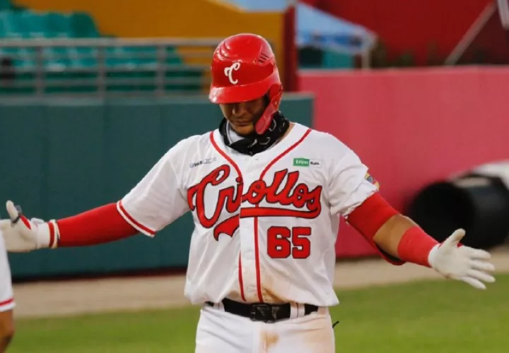 Miguel Amaya con los Criollos de Caguas en Puerto Rico. Foto:Twitter