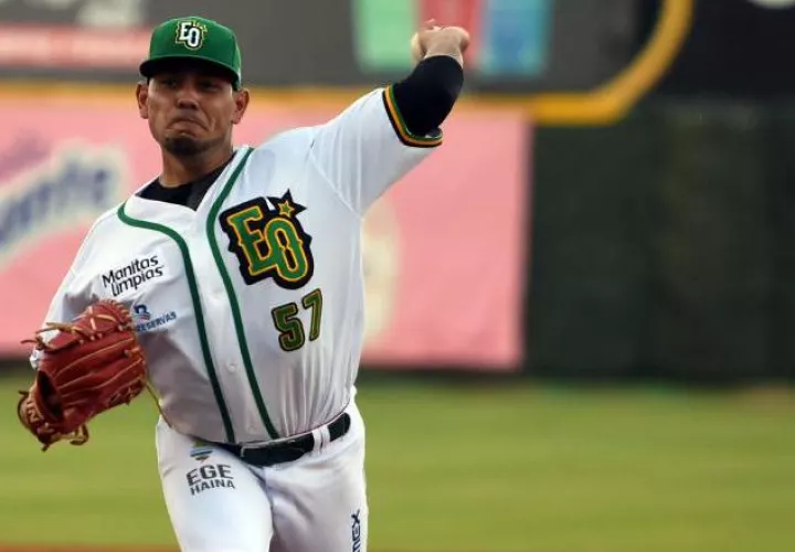 Andy Otero ayudó a Estrellas Orientales a llegar a semifinales. Foto:Twitter