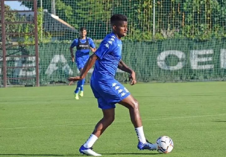 Fidel Escobar jugó los 90 minutos. Foto:@Alcorcón