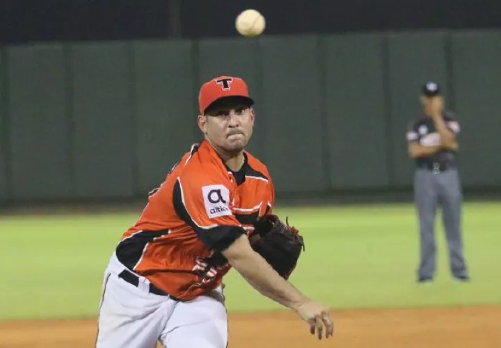 Paolo Espino,  juega actualmente con los Toros del Este en República  Dominicana. Foto: