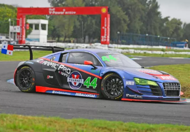 Solly Betesh con auto Audi R8 LMS #44. Foto:Cortesía