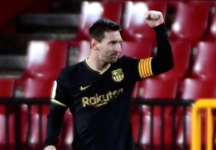 Leo Messi, celebra su gol contra el Granada. Foto:EFE