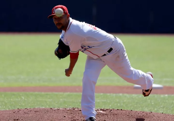 Davis Romero en la pasada Serie del Caribe realizada en Puerto Rico. Foto:EFE