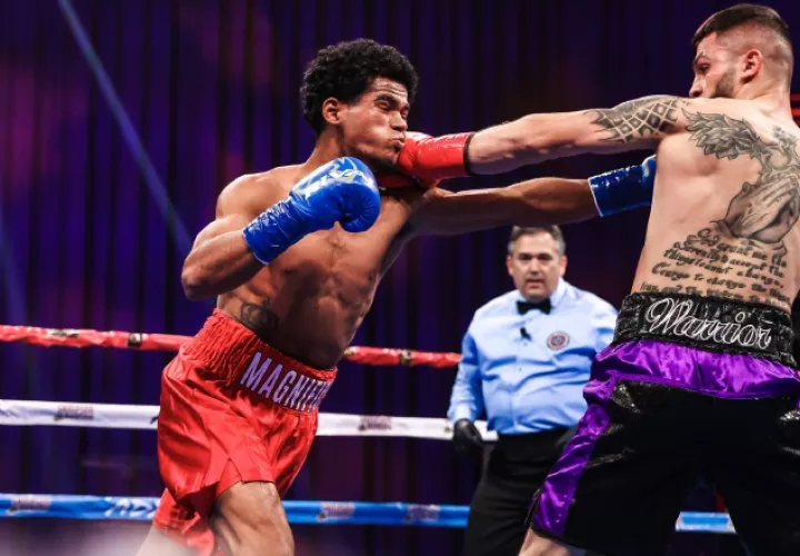 José 'El Magnífico' Núñez y Aram Avagyan. Foto:@ShowtimeBoxing