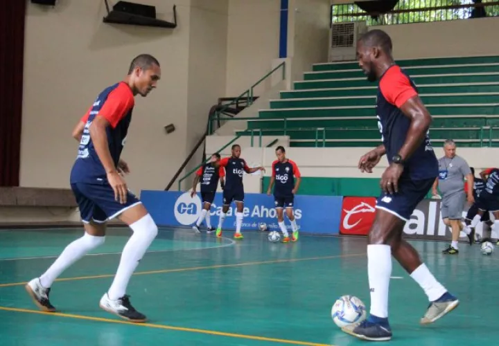 Jugadores de la seleccion panameña de futsal en los entrenamientos. Foto:Fepafut.