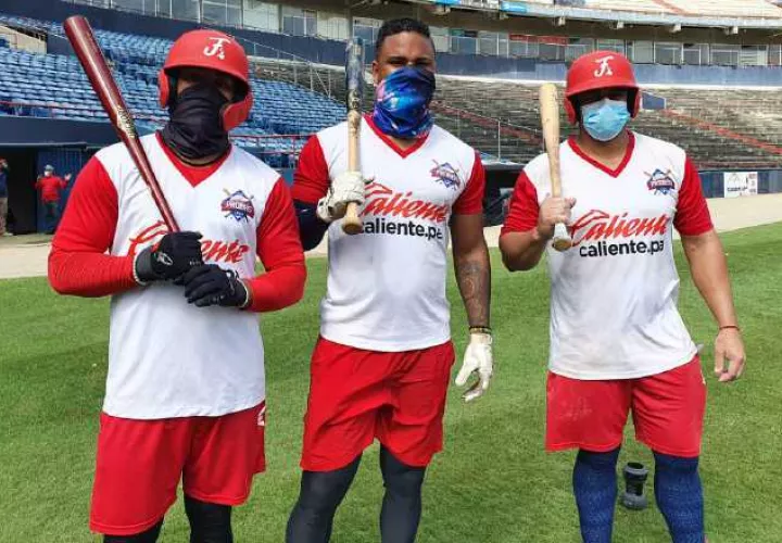 Jhony Santos, Allen Córdoba y Carlos Xavier Quiroz.  Foto: @Probeis