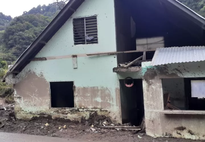 parte de la casas afectadas por las fuertes lluvias el pasado 4 de noviembre en Bambito. Aurelio Martínez