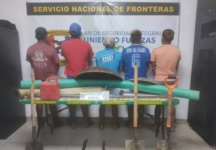 Detenidos y equipos confiscados por las unidades del Servicio Nacional de Fronteras. Cortesía