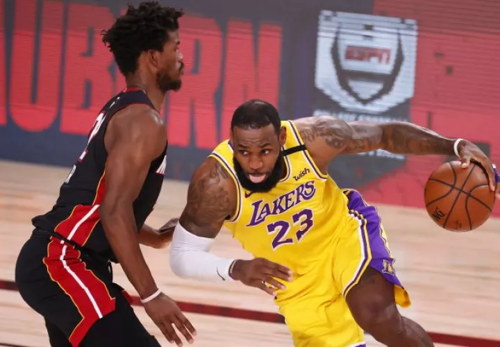 LeBron James de los Lakers (23). Foto: @EFE