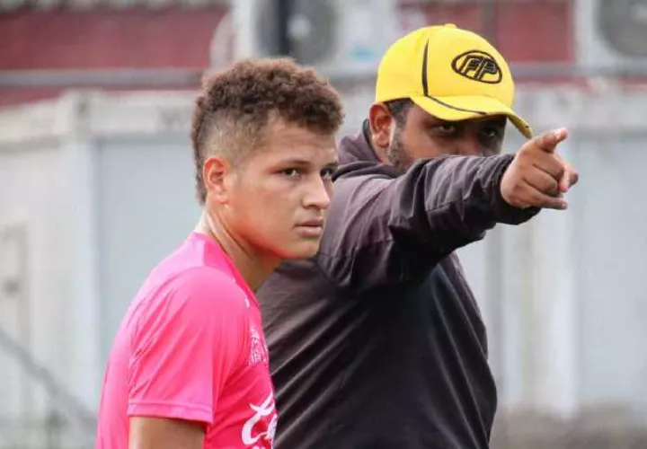  Francisco Perlo (der.) en los entrenamientos. @CAIPanama