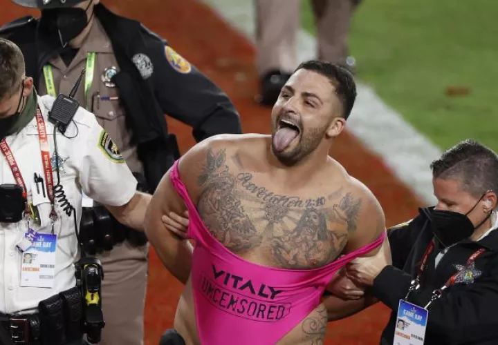 Yuri Andrade saltó a la cancha en la final del Super Bowl. Foto:EFE