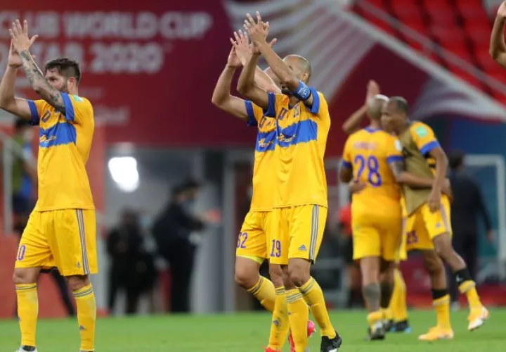 Jugadores de Tigres festejan su pase a la final. Foto:EFE