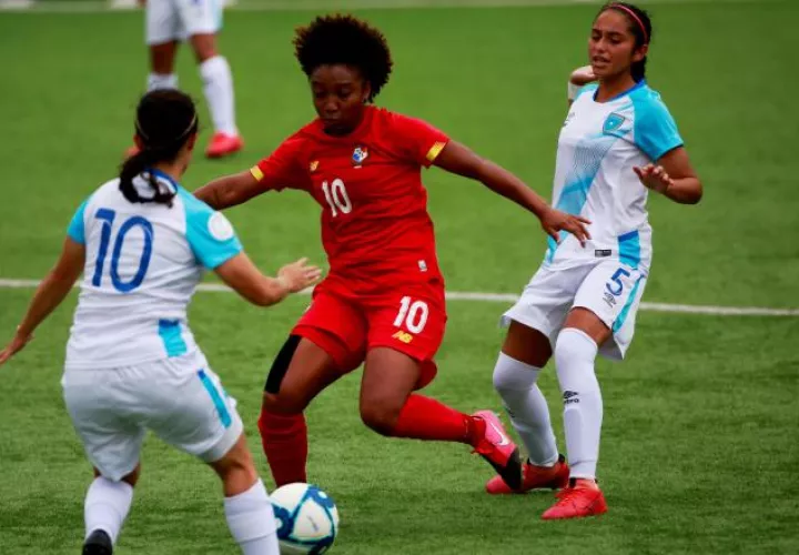 Marta Cox (10) anotó un gol para Panamá. Foto:EFE