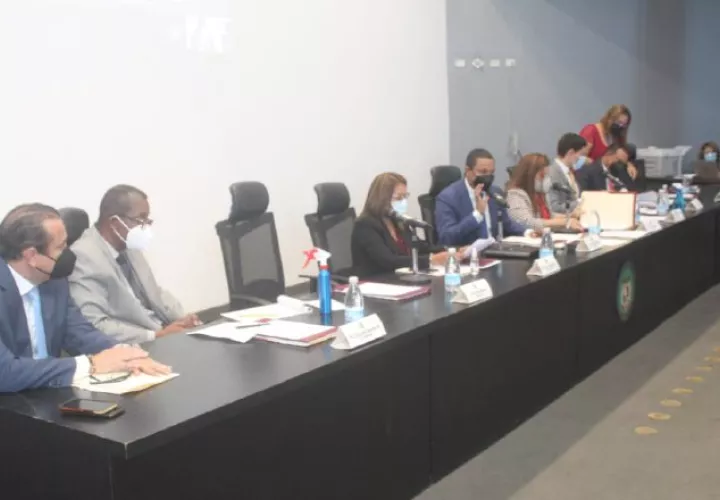 La Comisión se declaró en sesión permanente este lunes.  Cortesía
