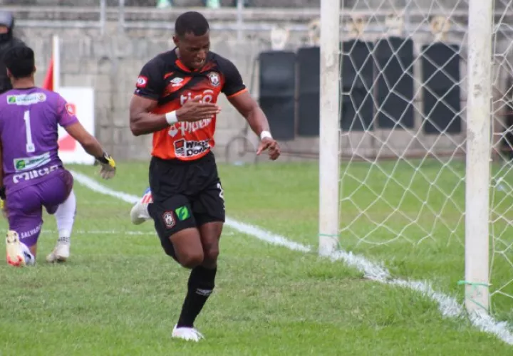 Nicolás 'Yuyu' Muñoz, terminó como campeón goleador el pasado torneo en El Salvador. Foto:Twitter