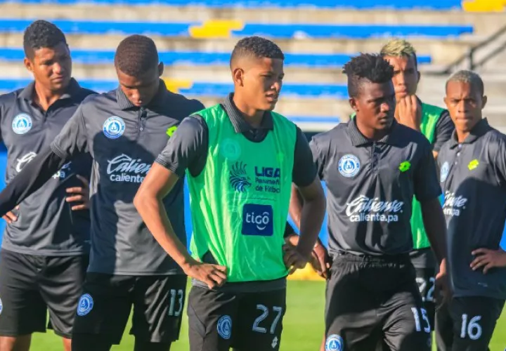 Jugadores de Universitario en los entrenamientos. Foto:EFE