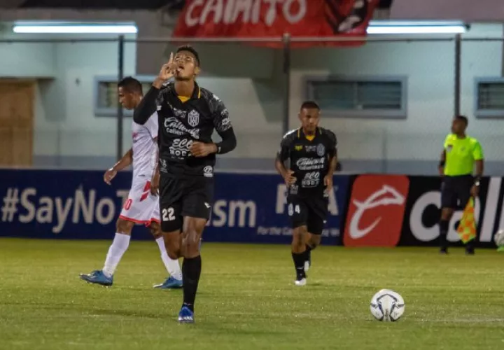 Davis Contreras del CAI festeja su gol ante el San Francisco. Foto:@LPF