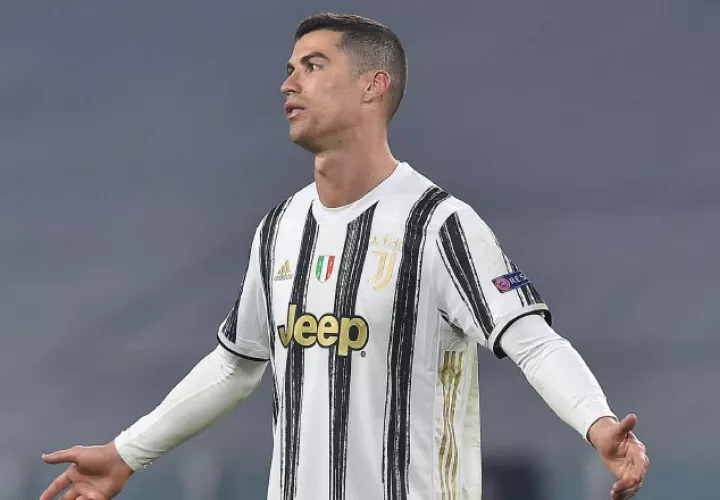 Cristiano lamenta la eliminación de la Juventus. Foto:EFE