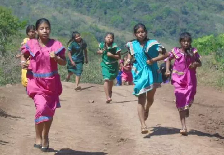 Las niñas también participan en las carreras locales. Cortesía.