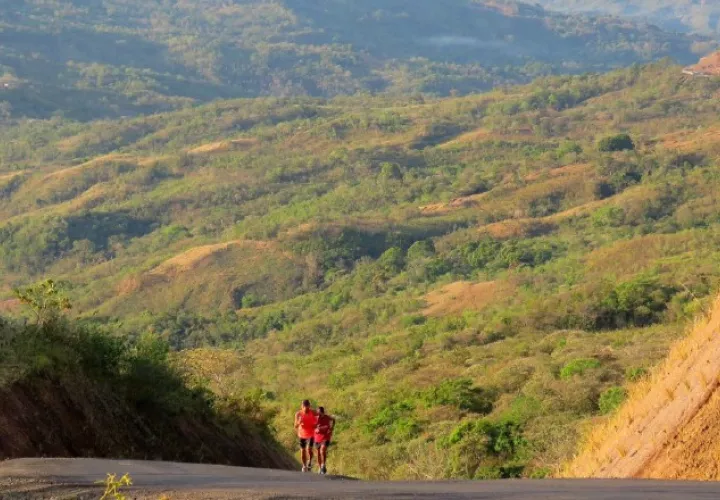Largas distancias y grandes lomas recorren para entrenar. Cortesía.