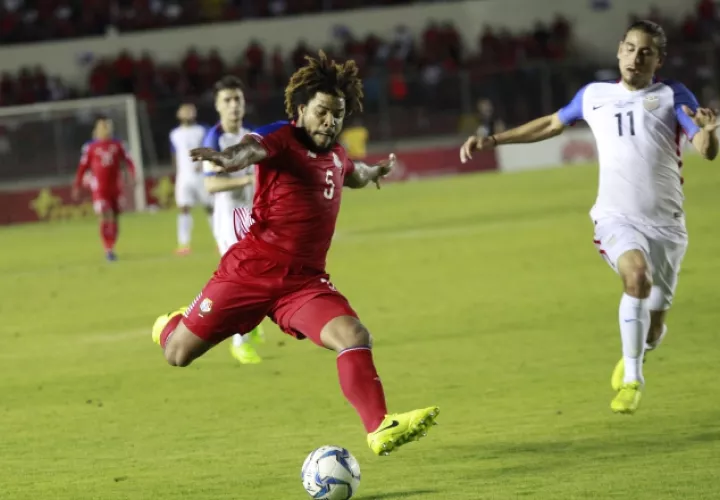 Román Torres desea estar presente para los partidos eliminatorios de junio. Foto:Archivo