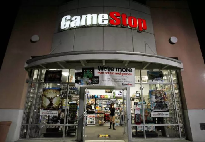 Las acciones de Gamestop llegaron a desplomarse hasta los $40. EFE