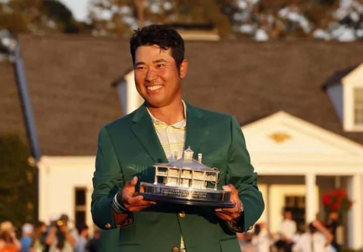 Hideki Matsuyama con la chaqueta verde. Foto:EFE