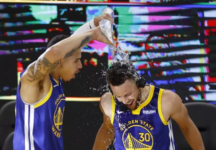 Stephen Curry (der.) Foto:EFE