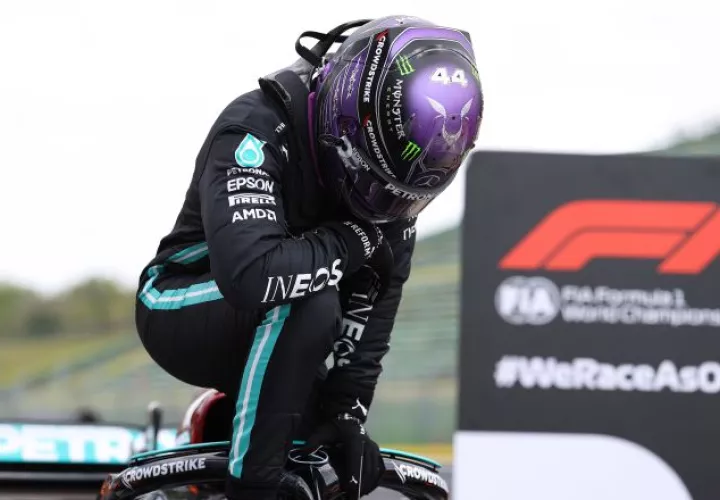 Lewis Hamilton vuelve a demostrar su calidad en las carreras de Fórmula Uno. Foto:Efe