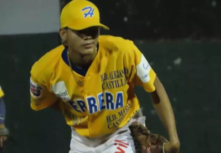 Alexis Bernal, lanzador de Herrera. Foto: Fedebeis