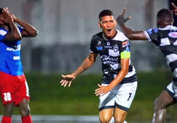 Edwin Aguilar del Tauro, festeja su gol ante Plaza Amador. Foto:@TauroFC