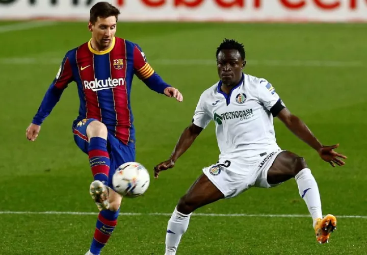 Messi (izq.) capitán del Barcelona. Foto:EFE