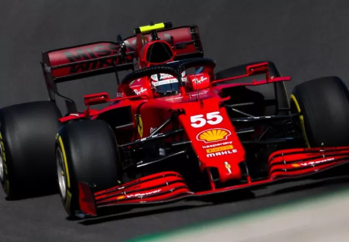 El español  Carlos Sainz en las carreras de F1 con su  Ferrari. Foto:EFE