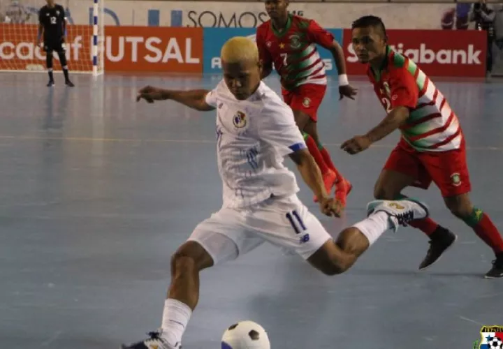 Abdiel Castrellón (11) anotó dos goles para  Panamá. Foto:Fepafut