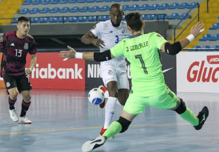 Óscar Hinks anotó el primer gol de Panamá ante México.  Foto:@concacaf