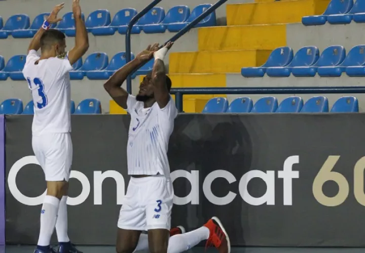 Óscar Hinks celebra el gol que anotó a México en la ronda regular. Foto:@Concacaf