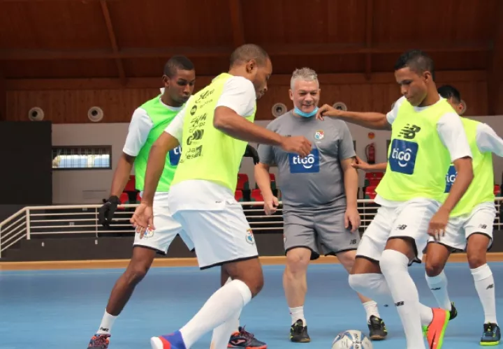Fepafut y el técnico José Botana, planifican varias giras para partidos amistosos antes del Mundial de Futsal. Cortesía