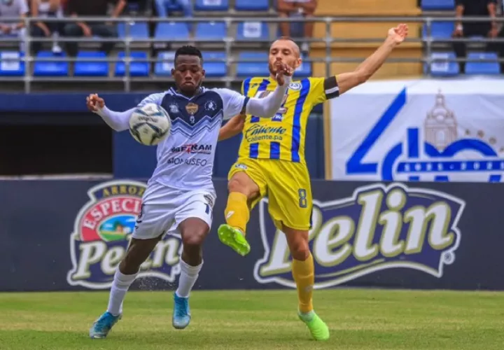 Veraguas y Universitario empataron a cero goles en el Omar Torrrijos. Foto:@LPF