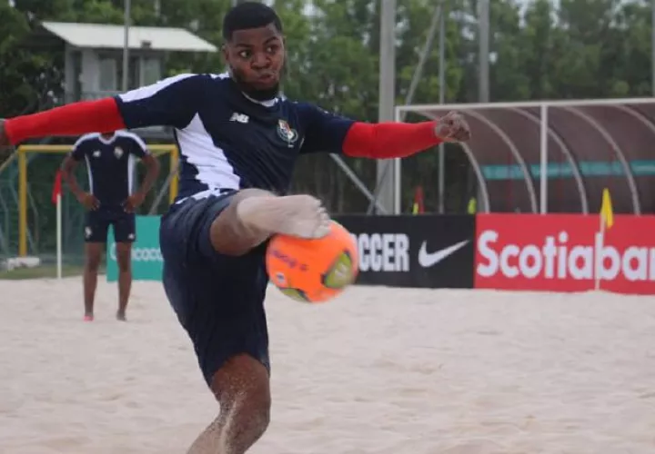 Alfonso Maquensi de la selección de fútbol playa. Foto:Fepafut